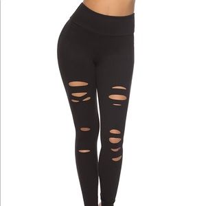 New- Front cut black leggings